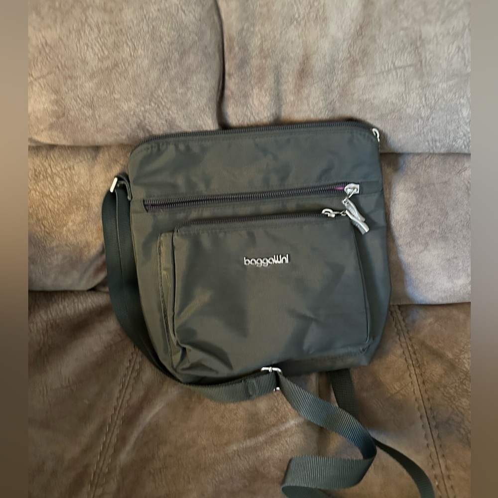 Baggallini over the shoulder bag